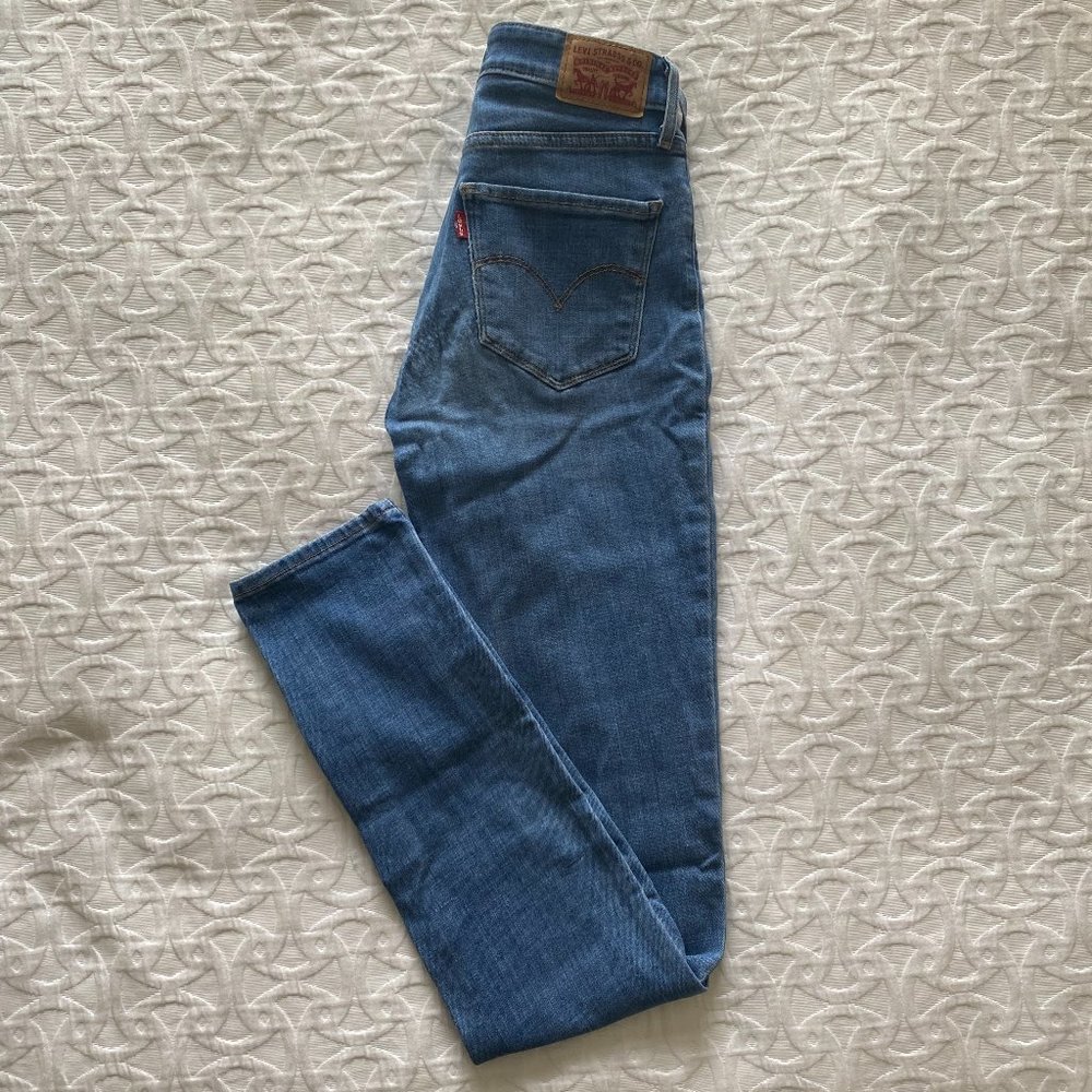 Levi's 721 High Rise Skinny Jeans